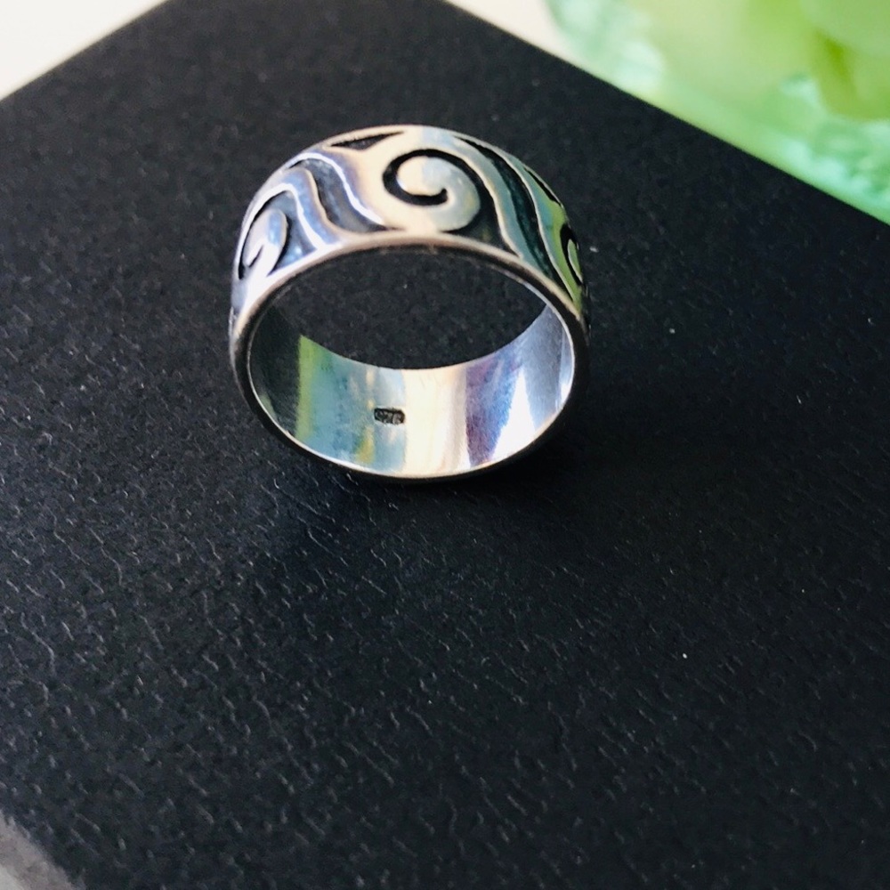 Silver Sterling Design Ring - Picture 5 of 9